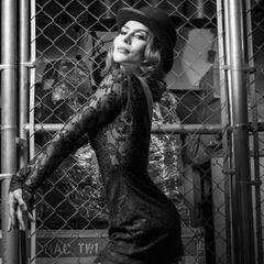 María León ofrece un baile magistral y hot en el tubo