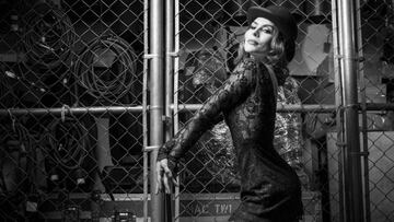 María León ofrece un baile magistral y hot en el tubo