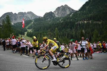 La etapa reina en los Alpes, donde Pogacar lanz¨® un ataque imparable a falta de cinco kil¨®metros para la meta, ser¨¢ recordada como uno de los momentos m¨¢s ic¨®nicos de esta edici¨®n del Tour.