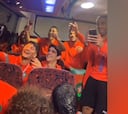 Los jugadores de Marruecos, totalmente desatados: así celebraron el pase en el bus