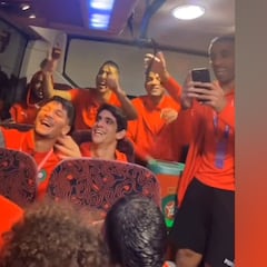 Los jugadores de Marruecos, totalmente desatados: así celebraron el pase en el bus