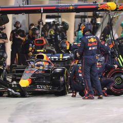 Desastre en Red Bull; Checo Pérez y Verstappen abandonaron en Baréin