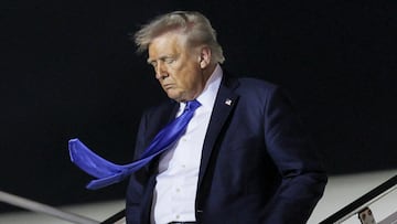 U.S. President Donald Trump disembarks Air Force One at Palm Beach International Airport, West Palm Beach, Florida, U.S. May 1, 2025. REUTERS/Leah Millis