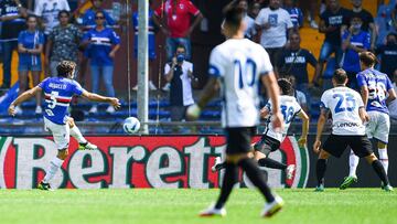 Genoa (Italy), 12/09/2021.- Sampdoria&#039;&Auml;&ocirc;s Italian defender Tommaso Augello (L) scores the 2-2 goal during the Italian Serie A soccer match between UC Sampdoria and FC Inter at Luigi Ferraris stadium in Genoa, Italy, 12 September 2021. (Ita