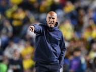 Tigres' Argentine head coach Guido Pizarro gestures during the Liga MX Clausura tournament football match between America and Tigres at the Ciudad de los Deportes Stadium in Mexico City on February 28, 2026. (Photo by Yuri CORTEZ / AFP)