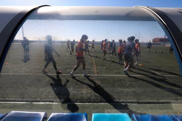 El grupo de jugadores del QUM FC durante el entrenamiento en los campos de Illescas. 