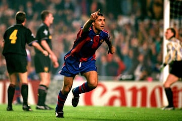 Protagonista del Dream Team del Barcelona de los a?os noventa, gan¨® la primera Copa de Europa de la historia de la entidad. Fichado en el verano de 1990, estuvo ligado durante cinco temporadas en las que gan¨® cuatro ligas de forma consecutiva. Todos estos t¨ªtulos le ayudaron a ser Bota de Oro junto a Hugo S¨¢nchez en 1990 y Bal¨®n de Oro en 1994. Su traspaso al Parma italiano durar¨ªa s¨®lo una campa?a y tras 5 goles en 23 partidos regres¨® de la mano de Robson al Bar?a. Pero en la temporada 1997-98 y con Van Gaal de entrenador no goz¨® de oportunidades y se vio obligado a buscar una salida.