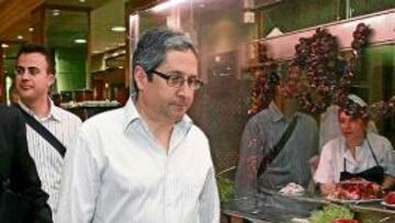 <b>INCERTIDUMBRE. </b>Romero sigue sin desvelar la identidad de los posibles compradores.