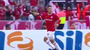 El delantero volvió a marcar en el Brasileirao con un certero remate en el área. Después de una serie de rebotes, apareció para culminar la acción.