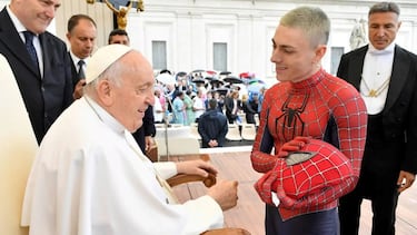 El día que el papa Francisco conoció a ‘Spider-Man’: la increíble historia del encuentro más solidario
