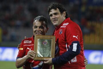 Eduardo Silva recibió un homenaje en el Atanasio Girardot antes del partido contra Huila.