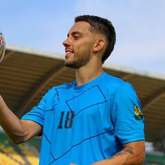 Vinculan a delantero argentino con Colo Colo: “Lo sigue desde cerca”