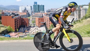 Primoz Roglic, en el ascenso final de la crono de Itzulia.