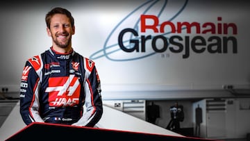 Romain Grosjean vestido con los colores de Haas