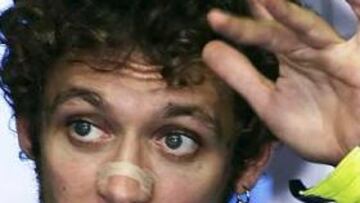 <B>FELIZ.</b> El campeón del mundo de MotoGP se divierte con su otra pasión, los Rallies.