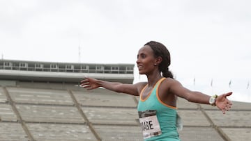 Foto de accion durante el Maraton de la ciudad de Mexico 2015, en la foto: Shewarge Amare Alene
30/08/2015/ MEXSPORT/ Bernardo Maldonado