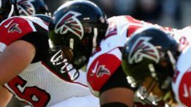 La línea ofensiva de los Falcons no tiene titulares absolutos.