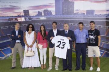 Presentación de Isco junto a su familia