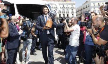 La plantilla del Real Madrid fue recibida en la sede de la Comunidad de Madrid por Cristina Cifuentes. 