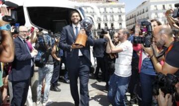 La plantilla del Real Madrid fue recibida en la sede de la Comunidad de Madrid por Cristina Cifuentes.
