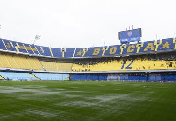 El partido de ida de la final de la Copa Libertadores entre Boca Juniors y River Plate ha tenido que ser suspendido debido a las fuertes lluvias.