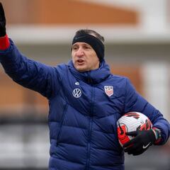 Berhalter gana casi cuatro veces más que Vlatko Andonovski, DT de USA Femenil