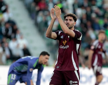 El lateral del Albacete volvió a asomarse por la portería, con su cuarto gol de la temporada, para allanar el camino hacia el empate. Un tanto que llegó tras una gran jugada combinatoria, culminada con una gran definición del lateral.