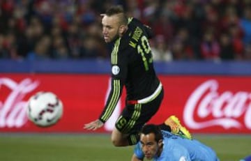 Matías Vuoso le marcó dos goles a Chile en la Copa América.