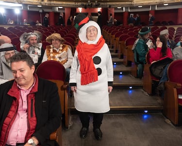 Manoli vestida de 'muñeco de nieve' al inicio del Sorteo Extraordinario de la Lotería de Navidad 2022.