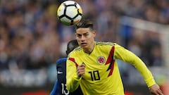 James Rodr&iacute;guez ante la marca de Kant&eacute; en el partido entre Francia y Colombia