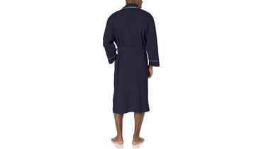 Este albornoz para hombre, disponible en cuatro colores, suma 6.500 valoraciones