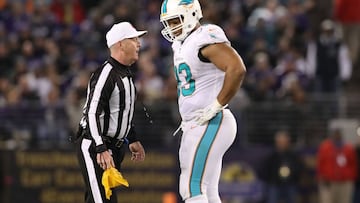 BALTIMORE, MD - OCTOBER 26: Defensive Tackle Ndamukong Suh #93 of the Miami Dolphins talks with referee John Parry after a play in the third quarter against the Baltimore Ravens at M&amp;T Bank Stadium on October 26, 2017 in Baltimore, Maryland.   Rob Carr/Getty Images/AFP
 == FOR NEWSPAPERS, INTERNET, TELCOS &amp; TELEVISION USE ONLY ==