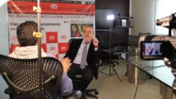 GRAN EXPECTACIÓN. La visita de Alfredo Relaño a Colombia ha despertado gran interés en los medios de comunicación del país. Apareció en los programas de televisión Noticias Uno y Noticas RCN .