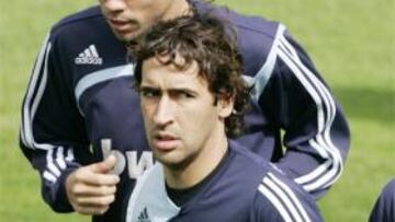 Raúl entrenado al lado de Pepe