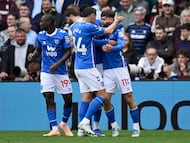 Soccer Football - Premier League - Aston Villa v Sunderland - Villa Park, Birmingham, Britain - April 19, 2026 Sunderland's Chris Rigg celebrates scoring their first goal with Granit Xhaka REUTERS/Tony O Brien EDITORIAL USE ONLY. NO USE WITH UNAUTHORIZED AUDIO, VIDEO, DATA, FIXTURE LISTS, CLUB/LEAGUE LOGOS OR 'LIVE' SERVICES. ONLINE IN-MATCH USE LIMITED TO 120 IMAGES, NO VIDEO EMULATION. NO USE IN BETTING, GAMES OR SINGLE CLUB/LEAGUE/PLAYER PUBLICATIONS. PLEASE CONTACT YOUR ACCOUNT REPRESENTATIVE FOR FURTHER DETAILS..