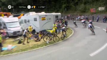 ¡Susto de Froome! ¡Casi se choca contra las caravanas!