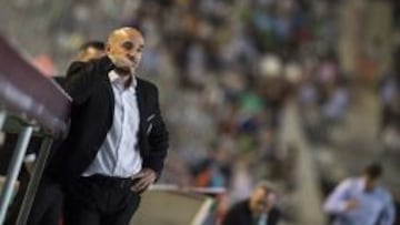 El Córdoba negocia con Albert Ferrer su salida del club