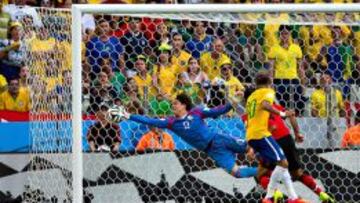 Partido Brasil vs Mexico, correspondiente al Grupo A, partido numero 16 del Mundial Brasil 2014. En la foto, Guillermo Ochoa, de M&eacute;xico atajando el remate de Neymar Jr., de Brasil
 