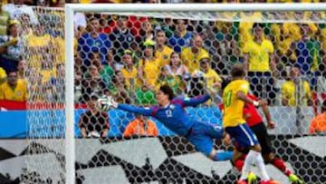 Partido Brasil vs Mexico, correspondiente al Grupo A, partido numero 16 del Mundial Brasil 2014. En la foto, Guillermo Ochoa, de México atajando el remate de Neymar Jr., de Brasil