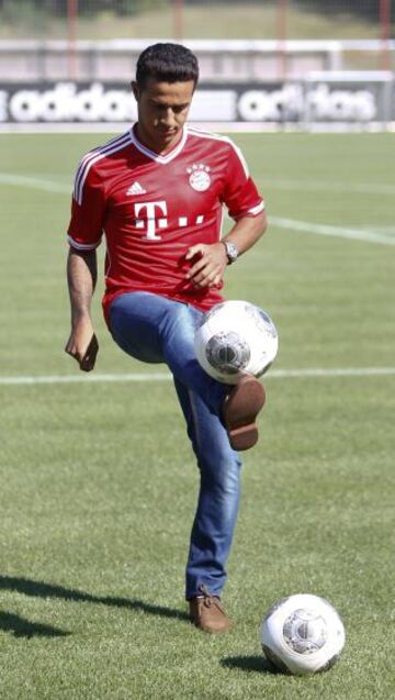 Thiago Alcántara durante su presentación.