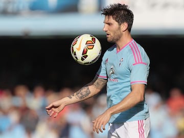 En 2014 ficha por el Celta por tres temporadas hasta 2017.