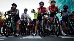 Las ciclistas momentos antes de tomar la salida de la Clásica San Sebastián.