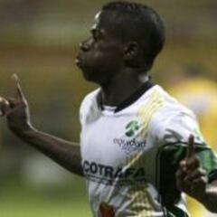 Carmelo Valencia es opción para llegar a Millonarios