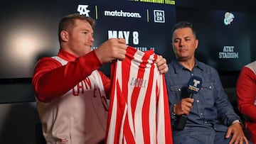 May 4, 2021; Dallas, TX; Saul -Canelo- Alvarez tours AT-T Stadium and meets with the media prior to his fight against Billy Joe Saunders (GBR) on May 8, 2021 in Dallas.
 
 &amp;lt;br&amp;gt;&amp;lt;br&amp;gt;
 
 4 de mayo de 2021; Dallas, TX; Saul -Canelo- Alvarez recorre el AT-T Stadium y se reune con los medios previo a su pelea contra Billy Joe Saunders (GBR) el 8 de mayo de 2021 en Dallas.