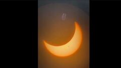 Video: Así se ve el eclipse desde el reflejo del agua