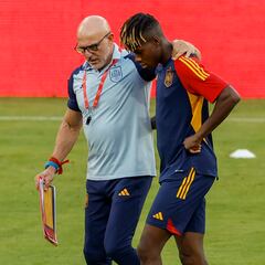 Nico Williams abandona el entrenamiento con molestias; Gavi sigue