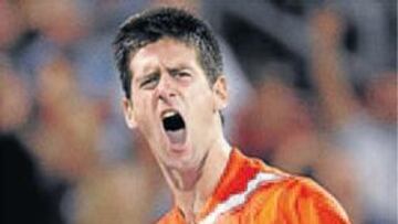 <b>ALGO AMARILLO. </b>Nole siempre usa algo amarillo: color de suerte.