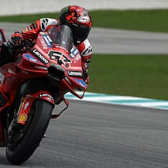 El rodillo rojo en Sepang lleva el #63 de Pecco