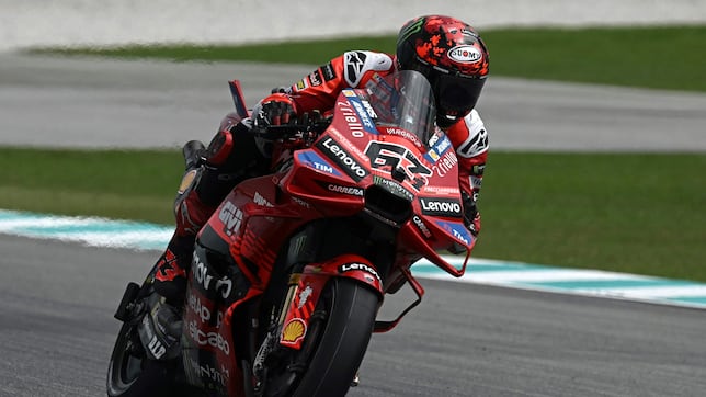 El rodillo rojo en Sepang lleva el #63 de Pecco
