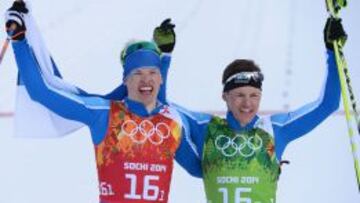 Iivo Niskanen y Sami Jauhojaervi celebran su oro.